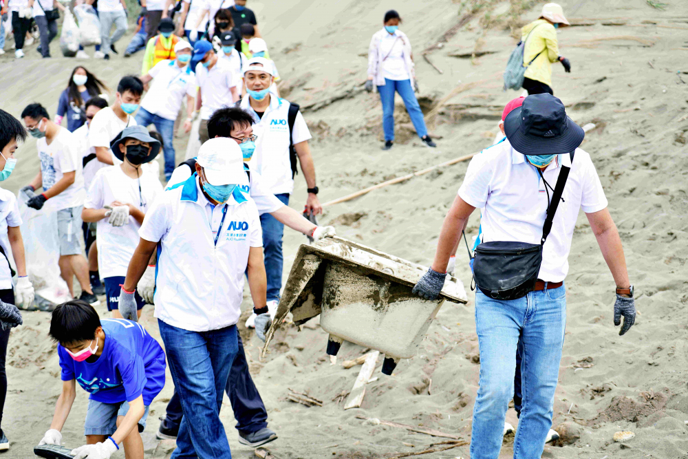 Maxman | 万博永續基金會2022 Ocean Party活動，與桃園市政府環保局、海湧工作室、觀音樹林里社區多方合作，一同手護台灣藍色海岸